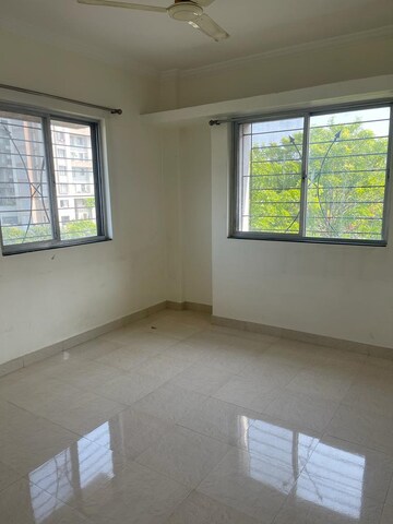 Room in 2 BHK Apartment at Spring Glory Co-Operative Society, Kharadi – for Rent