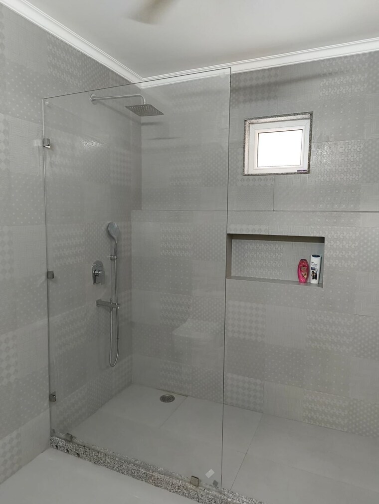 Bathroom, geetanjali enclave 4 Bedroom 500 Sq.Yd. Builder Floor In Geetanjali Enclave Delhi 9224617