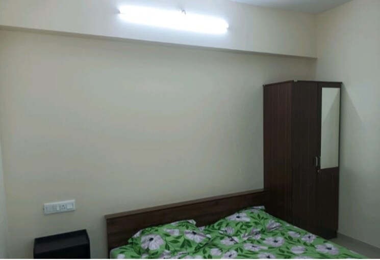 Room, dosti-oak 1.5 Bedroom 550 Sq.Ft. Apartment In Kolshet Industrial Area Thane 9224620