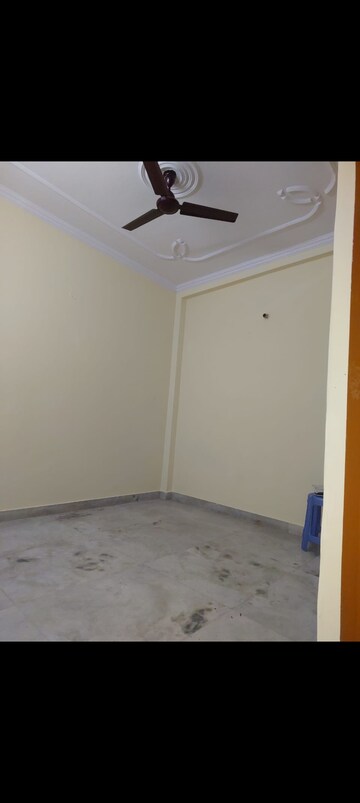 Bedroom in 1 BHK Builder Floor at Mayur Vihar Phase 1 Extension – for Rent