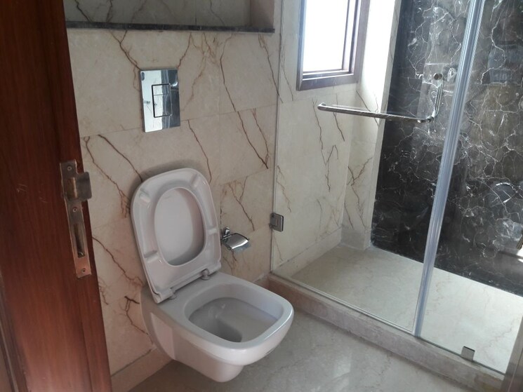 Bathroom, greater kailash part 3 3 Bedroom 1850 Sq.Ft. Builder Floor In Greater Kailash Part 3 Delhi 9224661