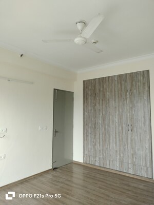 Room in 2 BHK Apartment at Pareena Micasa, Sector 68 – for Rent