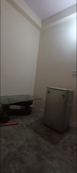 Hall in 1 BHK Builder Floor at Mayur Vihar Phase 1 Extension – for Rent