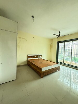 Room in 3 BHK Apartment at Om Paradise Nerul, Nerul Sector 50e – for Rent