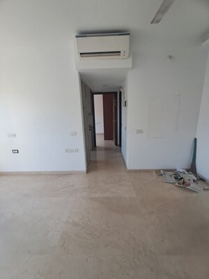 Room in 3 BHK Apartment at Hiranandani Highland, Powai – for Rent