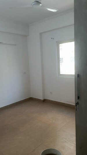 Room in 2.5 BHK Apartment at Gardenia Gateway, Sector 75 – for Rent