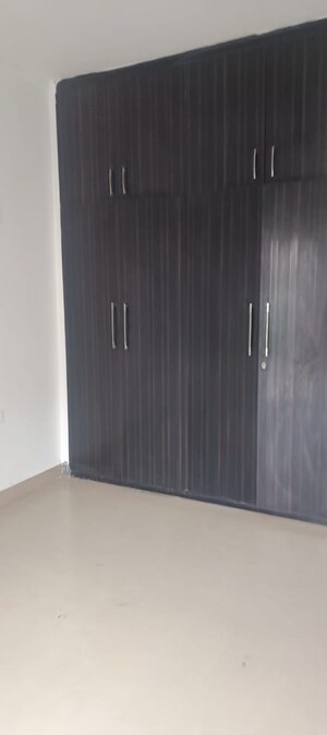 Room in 2.5 BHK Apartment at Gardenia Gateway, Sector 75 – for Rent