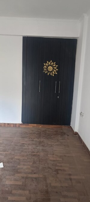 Room in 2.5 BHK Apartment at Gardenia Gateway, Sector 75 – for Rent