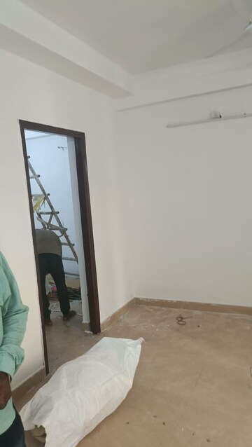 Room in 2.5 BHK Apartment at Gardenia Gateway, Sector 75 – for Rent