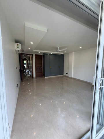Room in 4 BHK Builder Floor at Safdarjung Enclave – for Sale