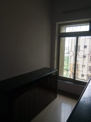 Room in 1 BHK Apartment at Mantri Serene, Goregaon East – for Rent