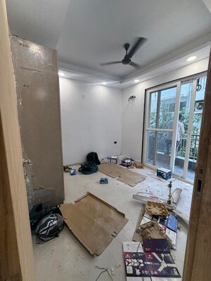 Bedroom in 3 BHK Builder Floor at Green Park – for Sale