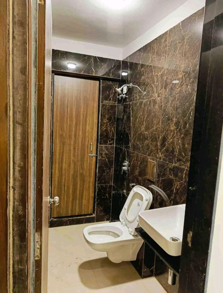 Bathroom, mahavir-square 3 Bedroom 1350 Sq.Ft. Apartment In Manpada Thane 9224739
