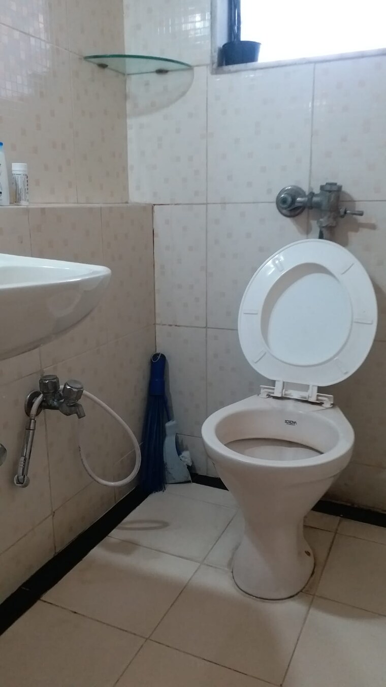 Bathroom, panch-srishti-phase-ii 2 Bedroom 915 Sq.Ft. Apartment In Powai Mumbai 9224766