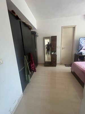 Building Lobby in 2.5 BHK Apartment at Hiranandani Meadows, Manpada – for Rent