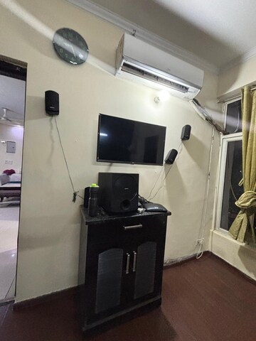 Team Area in 2 BHK Apartment at Gardenia Glory, Sector 46 – for Rent