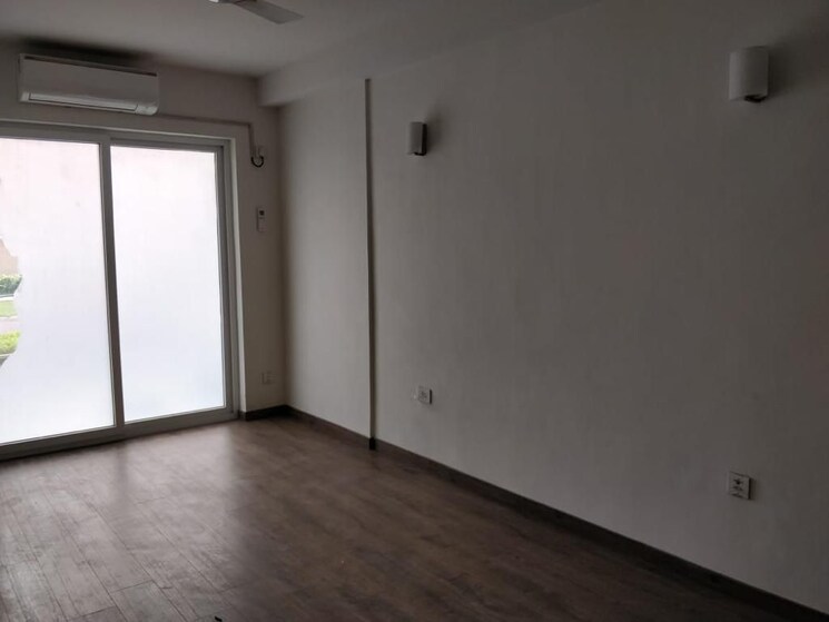 Room, emaar-palm-gardens 5 Bedroom 3500 Sq.Ft. Penthouse In Sector 83 Gurgaon 9224784