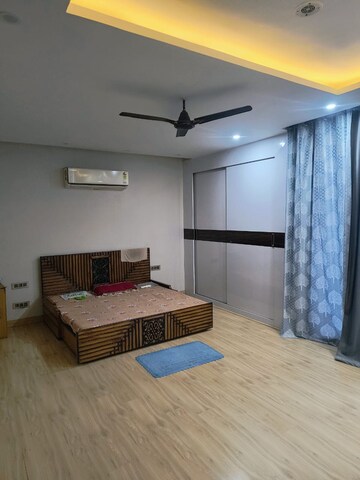 Bedroom in 5 BHK Villa at Mapsko Casa BellA-Villas, Sector 82 – for Rent