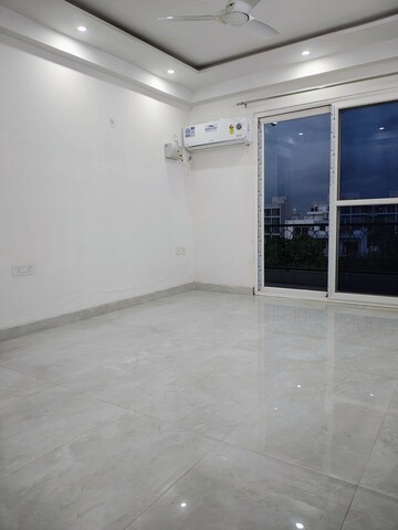 Room in 3.5 BHK Builder Floor at DLF Gardencity Enclave, Sector 93 – for Rent