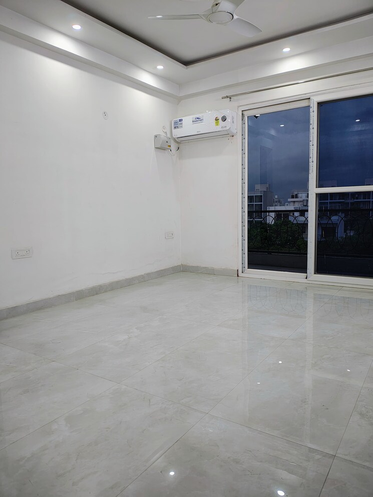 Room, dlf-gardencity-enclave 3.5 Bedroom 1700 Sq.Ft. Builder Floor In Sector 93 Gurgaon 9224803