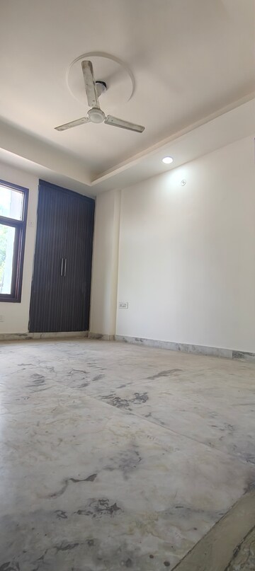 Room in 3 BHK Builder Floor at Chattarpur – for Rent