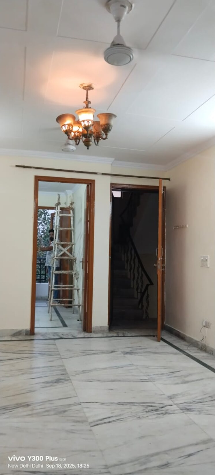 Room, govindpuri 3 Bedroom 900 Sq.Ft. Builder Floor In Govindpuri Delhi 9224827