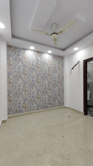 Room in 3 BHK Builder Floor at Govindpuri – for Rent