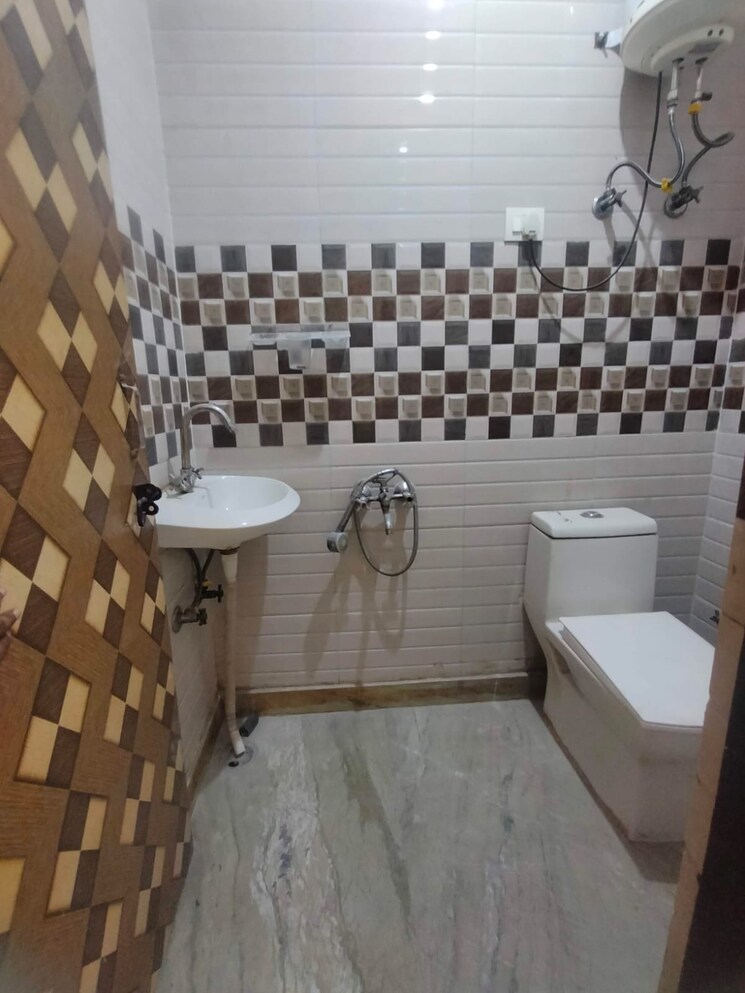 Bathroom, govindpuri 2 Bedroom 590 Sq.Ft. Builder Floor In Govindpuri Delhi 9224857