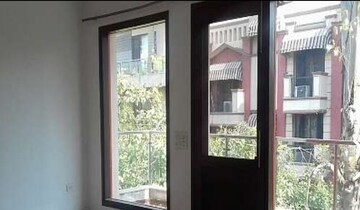 Room in 3 BHK Builder Floor at New Friends Colony – for Rent