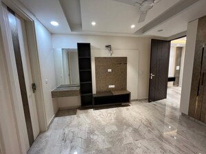 Room in 3 BHK Builder Floor at Pitampura – for Sale