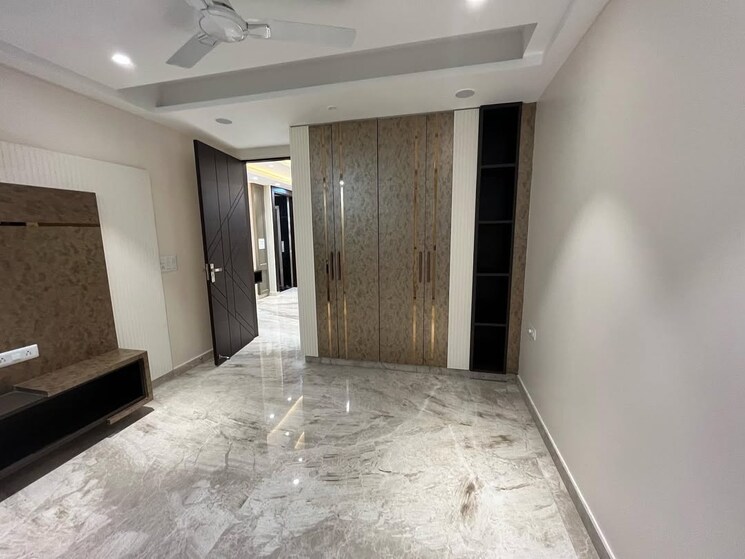 Room, pitampura 3 Bedroom 125 Sq.Yd. Builder Floor In Pitampura Delhi 9225001