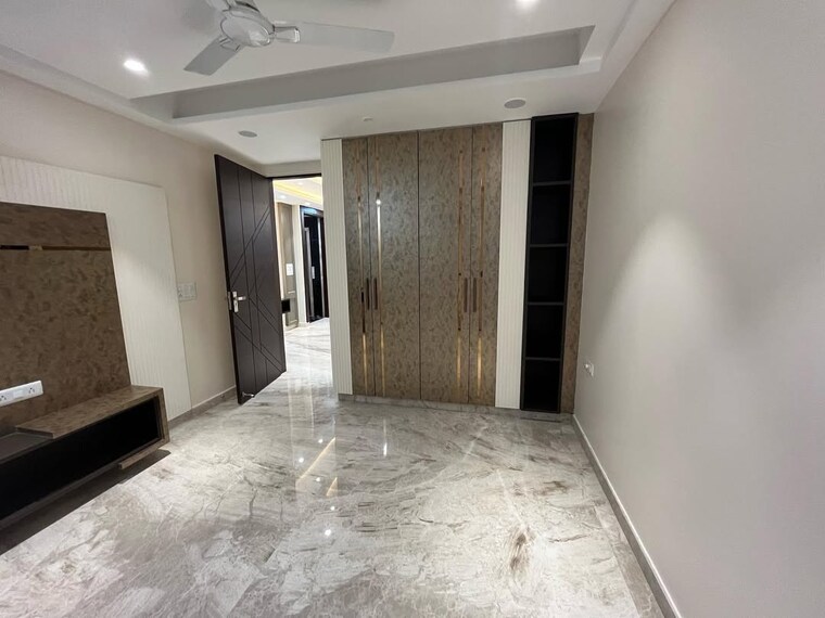 Room, pitampura 3 Bedroom 125 Sq.Yd. Builder Floor In Pitampura Delhi 9225001