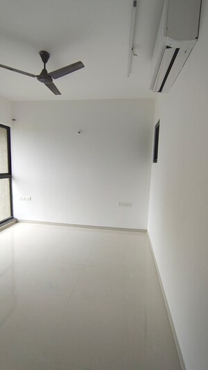 Room in 2 BHK Apartment at Lodha Palava Downtown Dombivli East, Dombivli East – for Rent