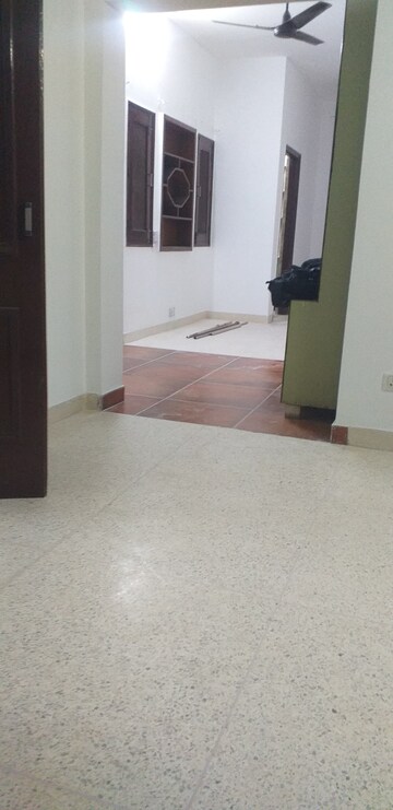 Room in 2 BHK Builder Floor at Sarvapriya Vihar – for Rent