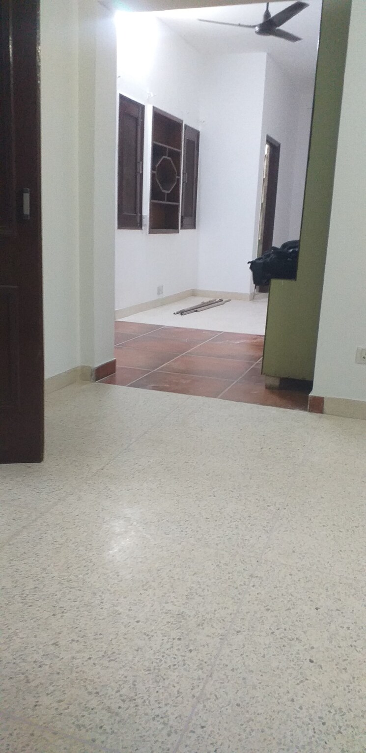 Room, sarvapriya vihar 2 Bedroom 1000 Sq.Ft. Builder Floor In Sarvapriya Vihar Delhi 9225021