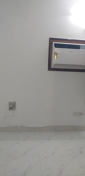 Furnished Amenities in 2 BHK Builder Floor at Sarvapriya Vihar – for Rent