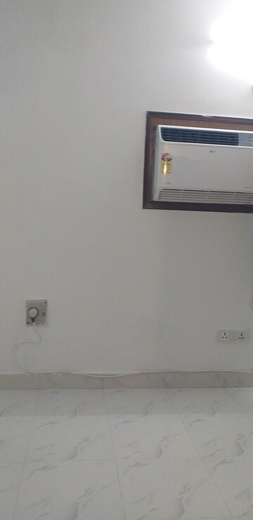 Furnished Amenities in 2 BHK Builder Floor at Sarvapriya Vihar – for Rent
