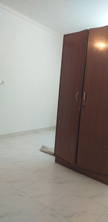 Furnished Amenities in 2 BHK Builder Floor at Sarvapriya Vihar – for Rent