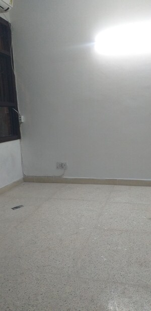 Room in 2 BHK Builder Floor at Sarvapriya Vihar – for Rent