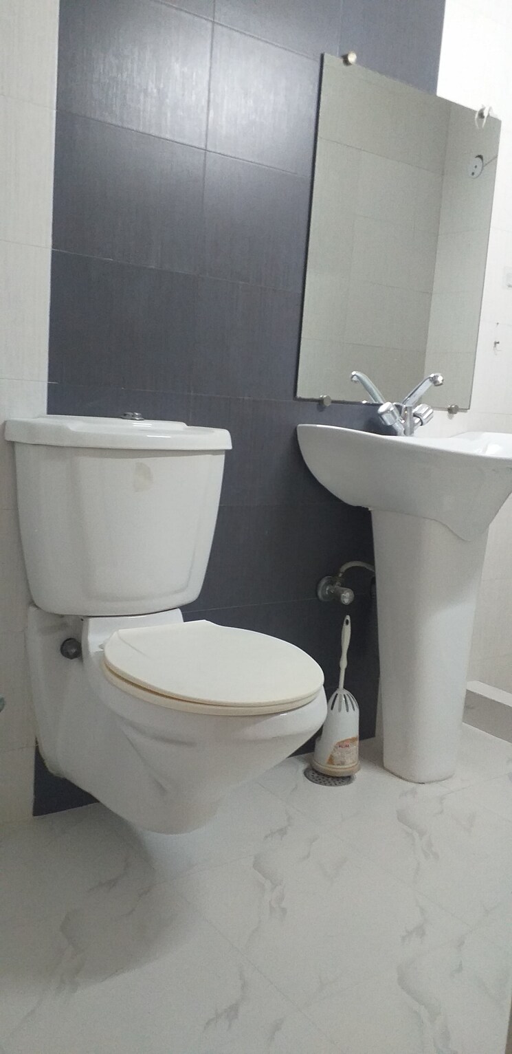 Bathroom, sarvapriya vihar 2 Bedroom 1000 Sq.Ft. Builder Floor In Sarvapriya Vihar Delhi 9225021