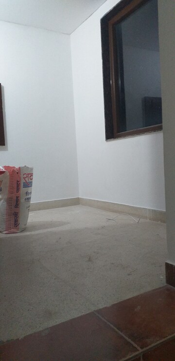 Room in 2 BHK Builder Floor at Sarvapriya Vihar – for Rent