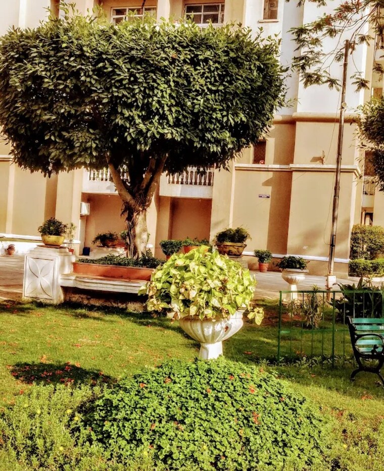 Exterior View, dlf-regency-park-i 3 Bedroom 1500 Sq.Ft. Apartment In Dlf Phase iv Gurgaon 9225039