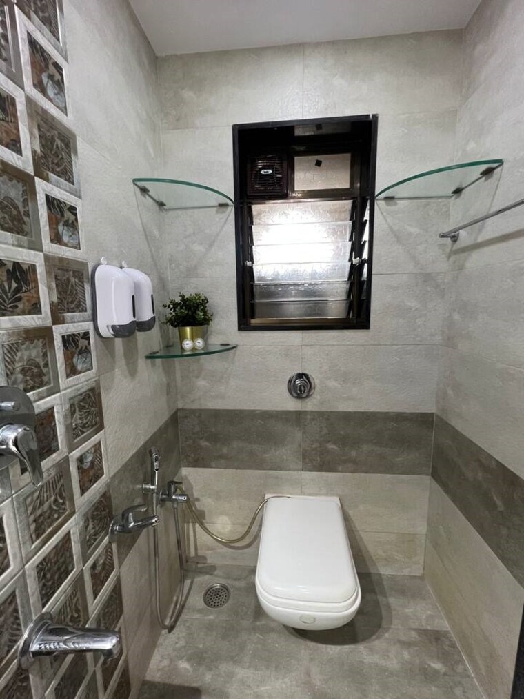 Bathroom, parel 3 Bedroom 1250 Sq.Ft. Apartment In Parel Mumbai 9225121