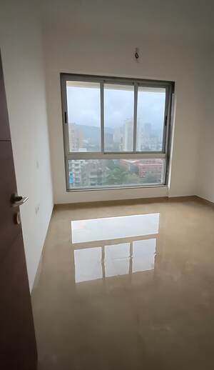 Room in 3 BHK Apartment at Sunny Shanti Heights, Mulund West – for Sale