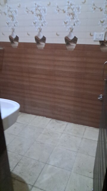 Furnished Amenities in 2 BHK Builder Floor at Manu Marg – for Rent