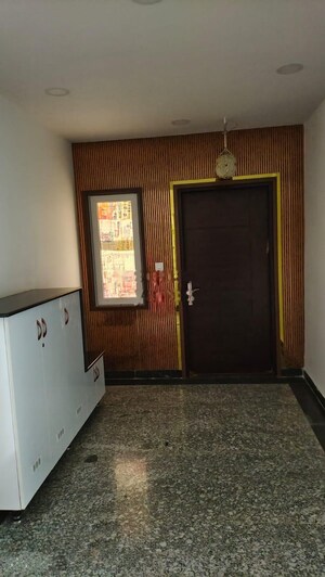 Room in 3 BHK Apartment at Vishnu Vistara, Hi Tech City – for Rent