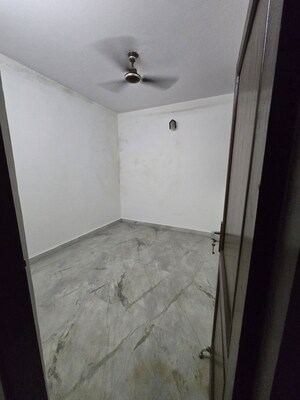 Room in 2 BHK Builder Floor at Amar Colony – for Rent