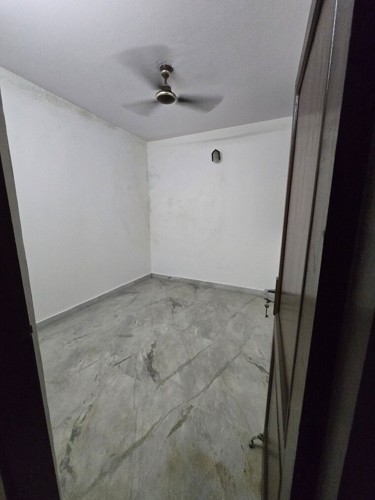 Room, amar colony 2 Bedroom 900 Sq.Ft. Builder Floor In Amar Colony Delhi 9225243