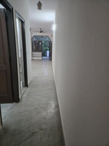 Furnished Amenities in 2 BHK Builder Floor at Amar Colony – for Rent
