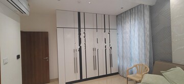 Room in 4 BHK Apartment at Aurobindo Kohinoor, Serilingampally – for Rent